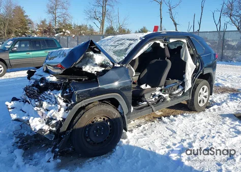 2021 Toyota Rav4 Le z USA, uszkodzony, nr VIN 2T3F1RFV8MW225377